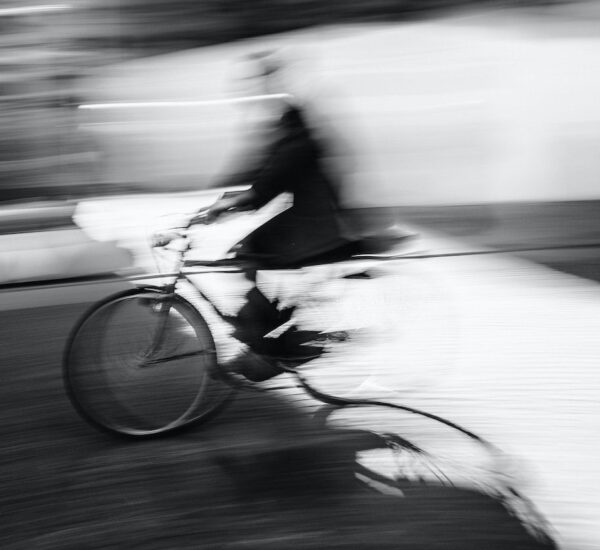 Pivot_Photo_001_BikeFastBW