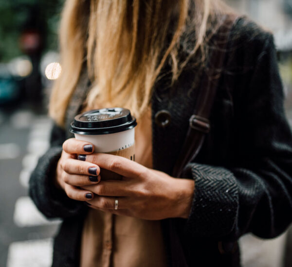 Pivot_Photo_003_CoffeeHand